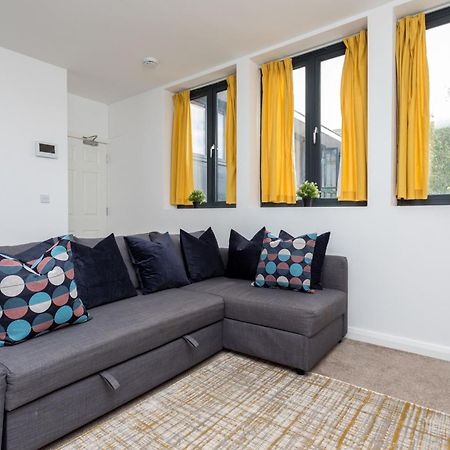 Flat 7- Spacious Studio Flat In The Heart Of Crawley Eksteriør billede