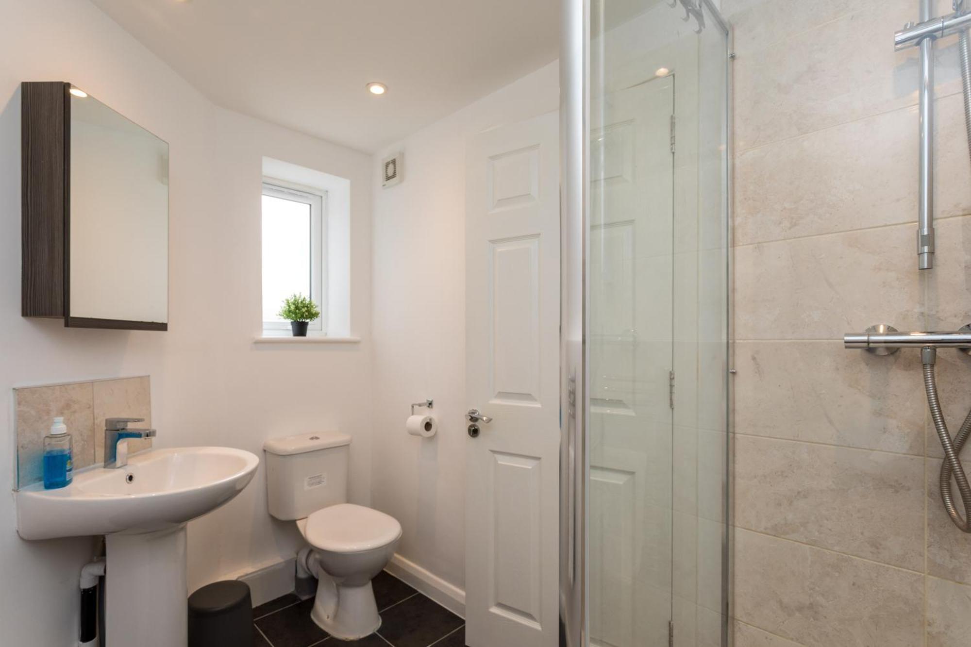Flat 7- Spacious Studio Flat In The Heart Of Crawley Eksteriør billede