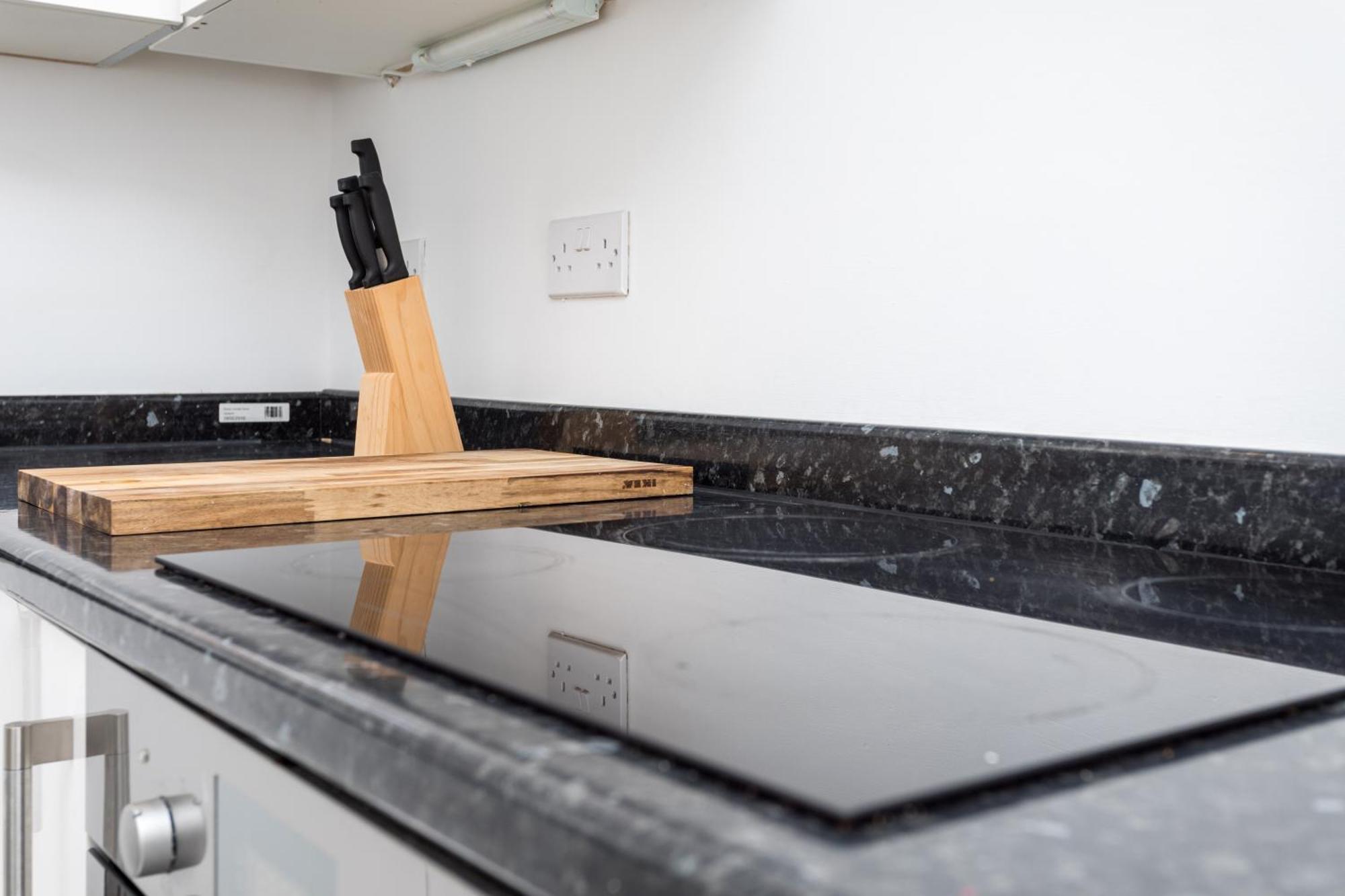 Flat 7- Spacious Studio Flat In The Heart Of Crawley Eksteriør billede