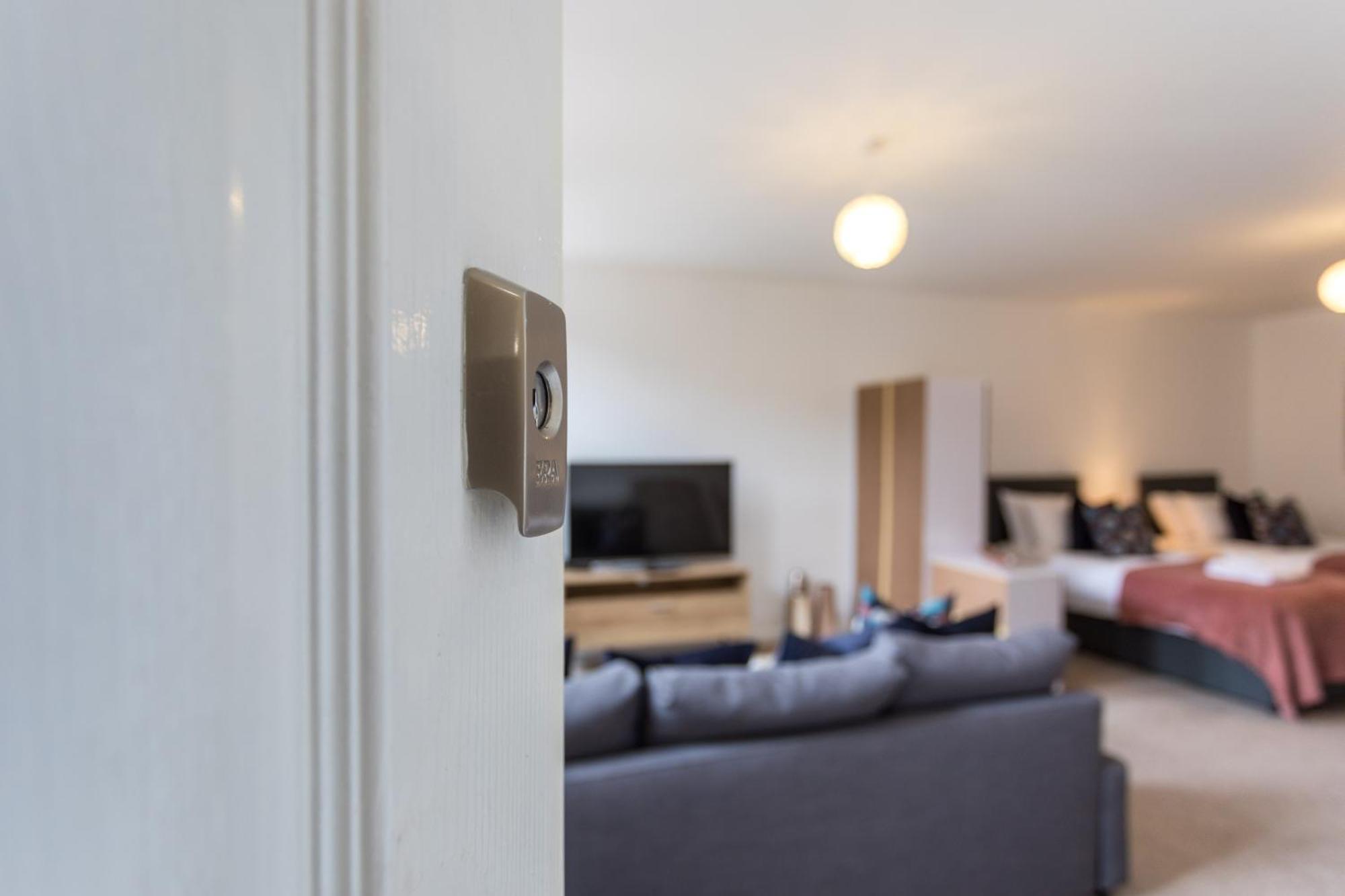 Flat 7- Spacious Studio Flat In The Heart Of Crawley Eksteriør billede