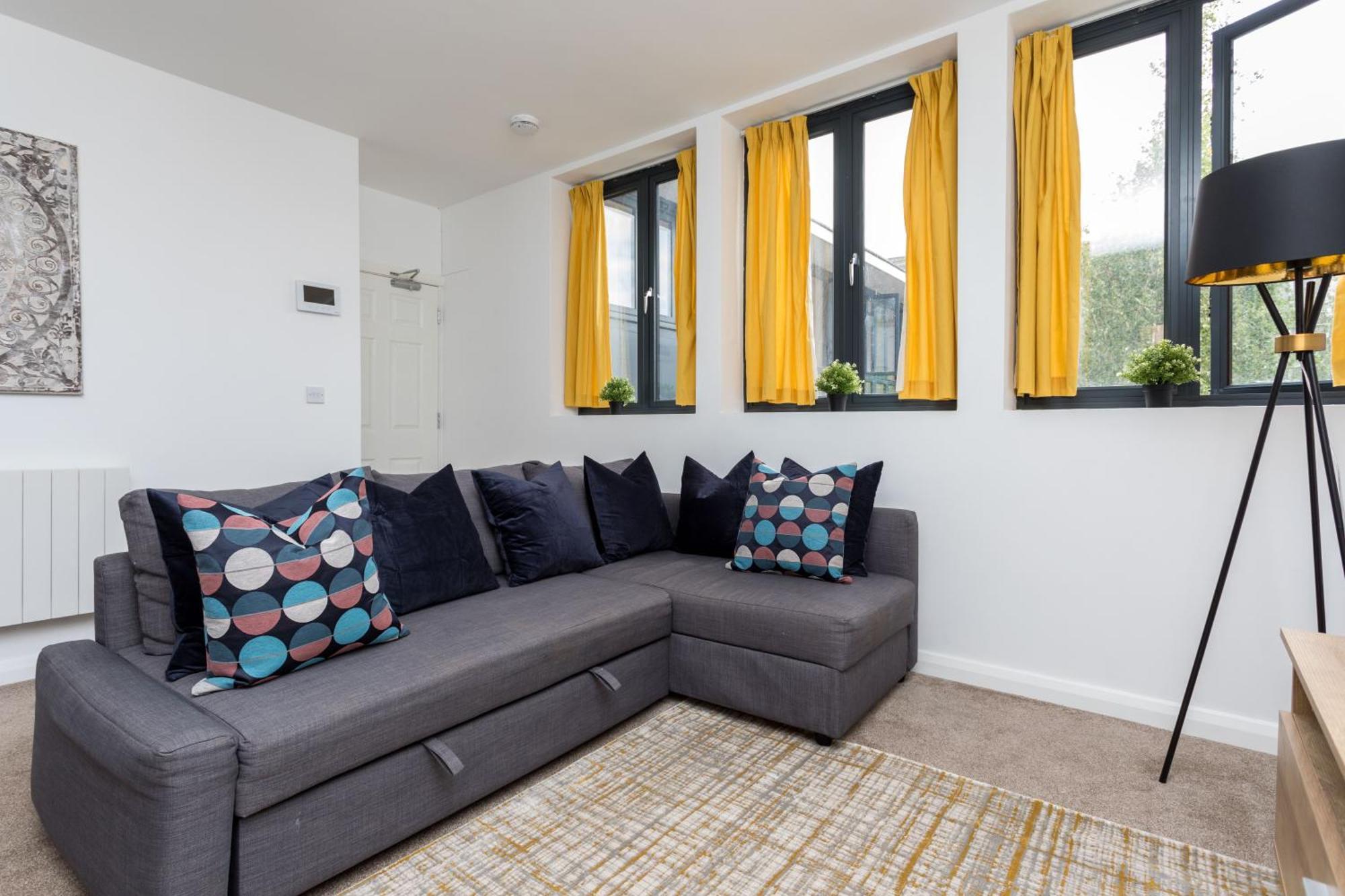 Flat 7- Spacious Studio Flat In The Heart Of Crawley Eksteriør billede