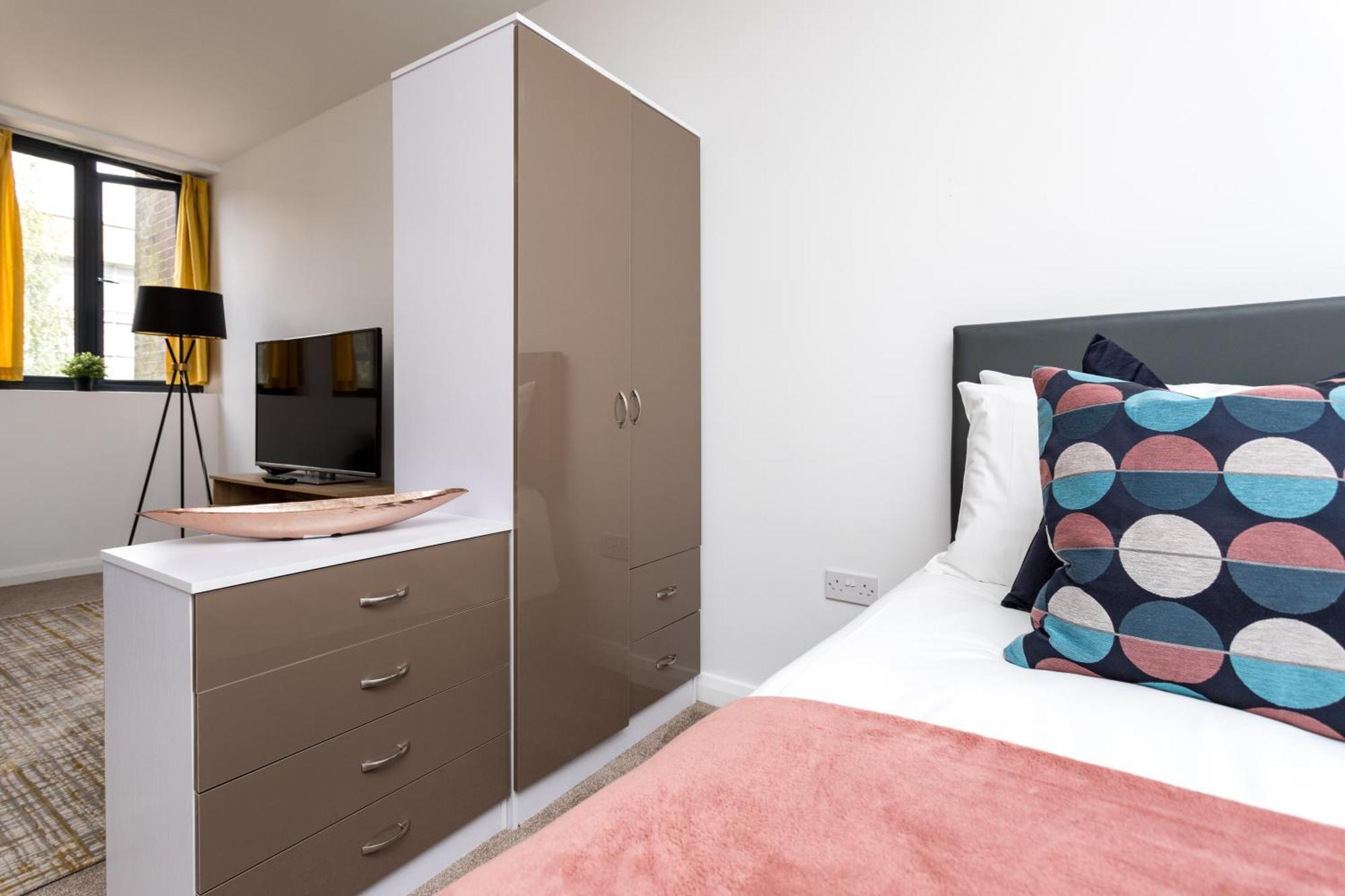 Flat 7- Spacious Studio Flat In The Heart Of Crawley Eksteriør billede