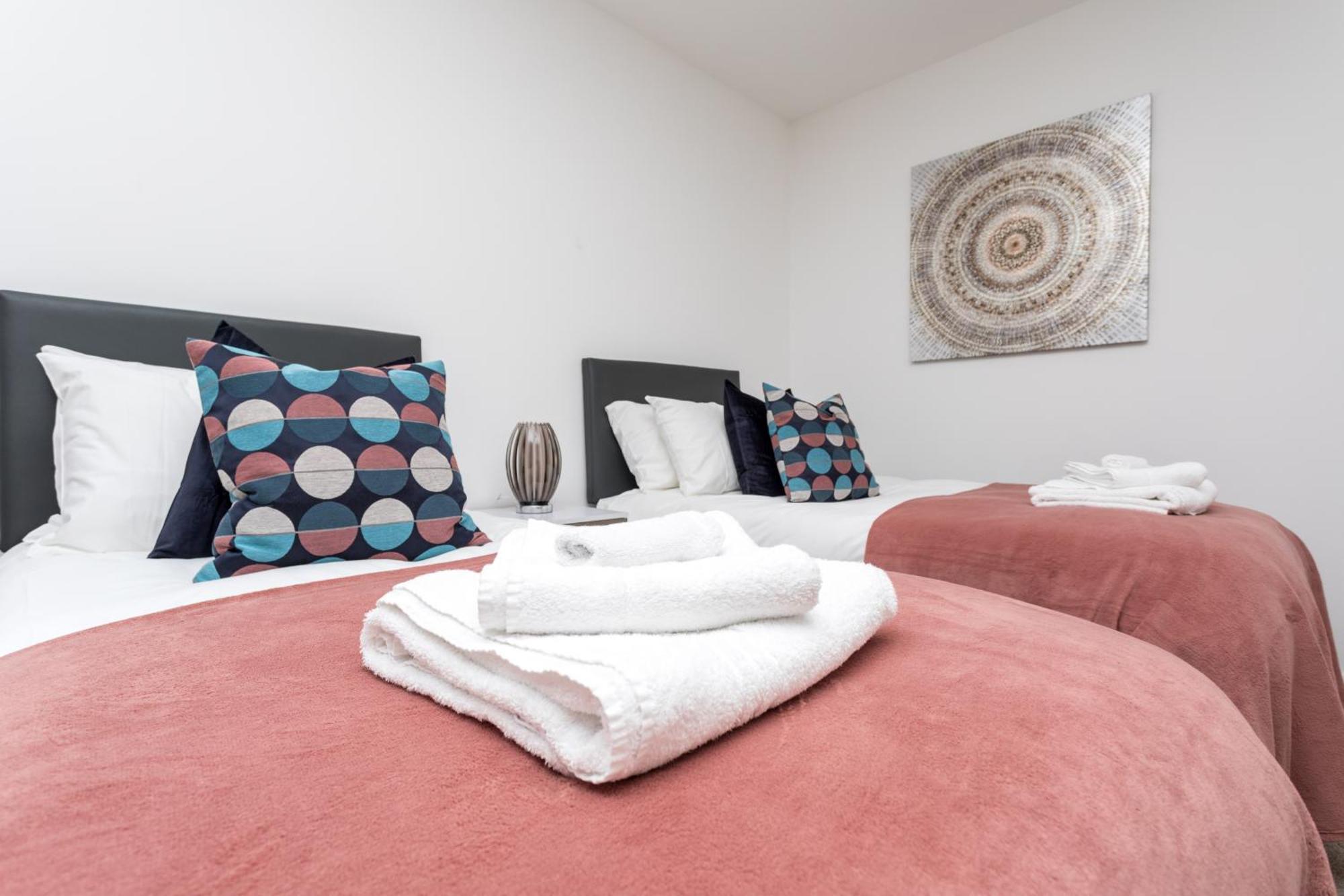 Flat 7- Spacious Studio Flat In The Heart Of Crawley Eksteriør billede