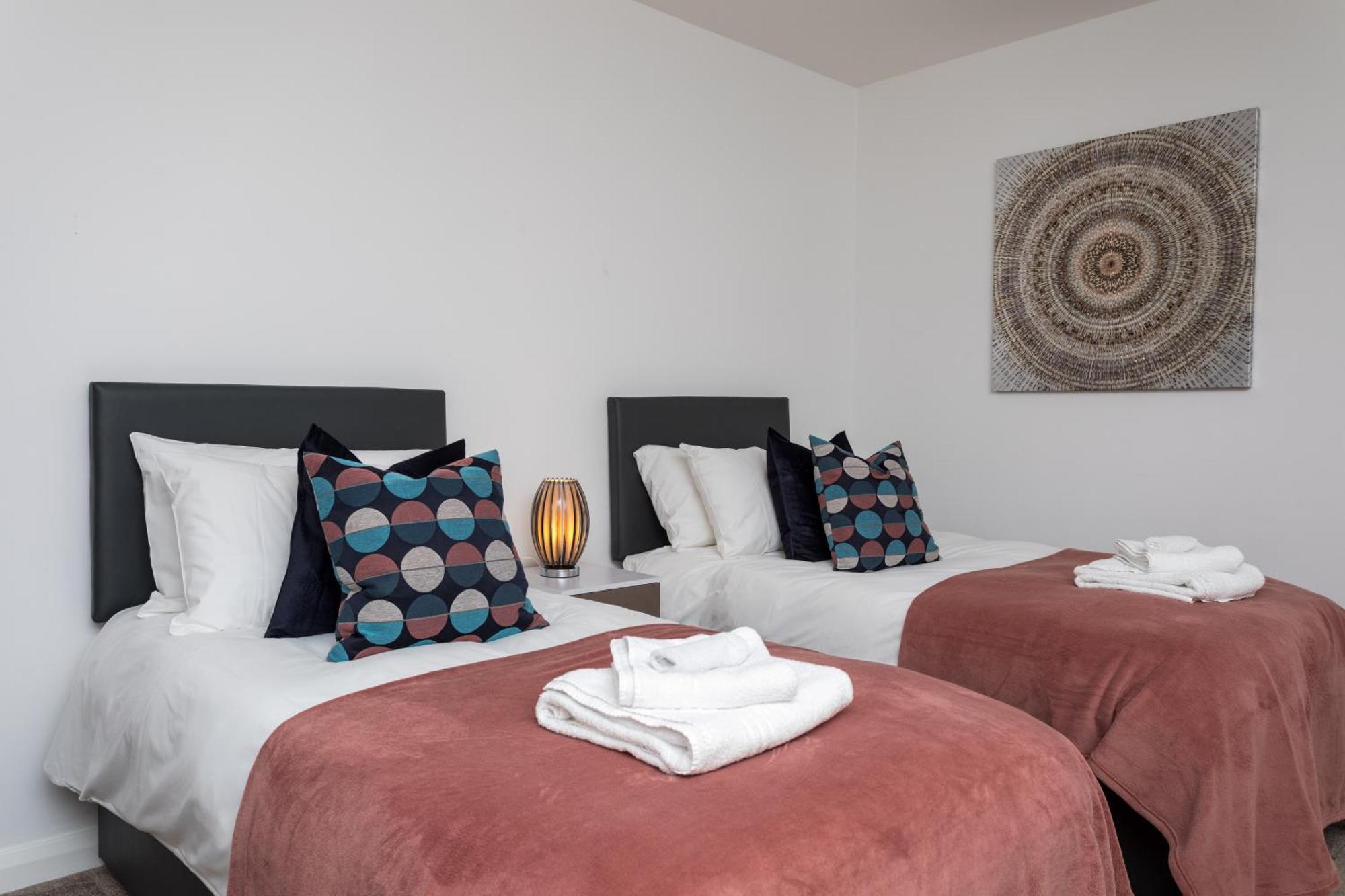 Flat 7- Spacious Studio Flat In The Heart Of Crawley Eksteriør billede