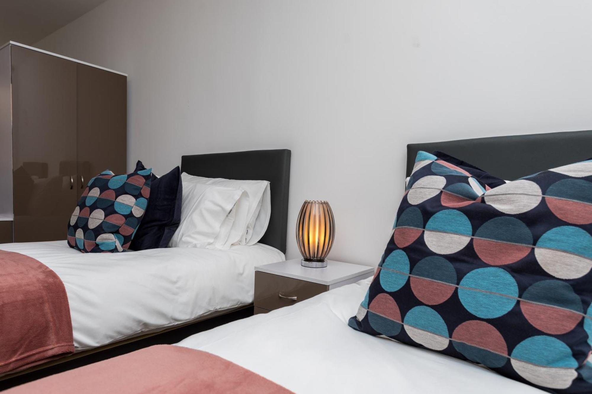 Flat 7- Spacious Studio Flat In The Heart Of Crawley Eksteriør billede