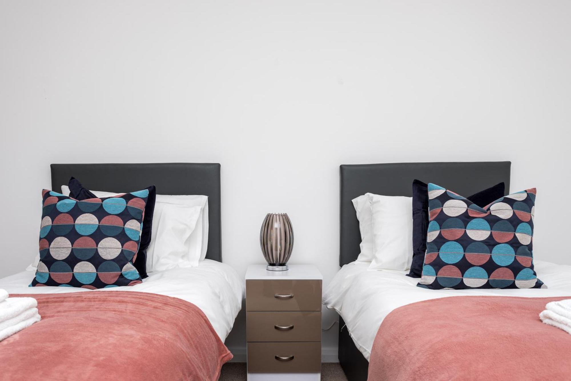 Flat 7- Spacious Studio Flat In The Heart Of Crawley Eksteriør billede